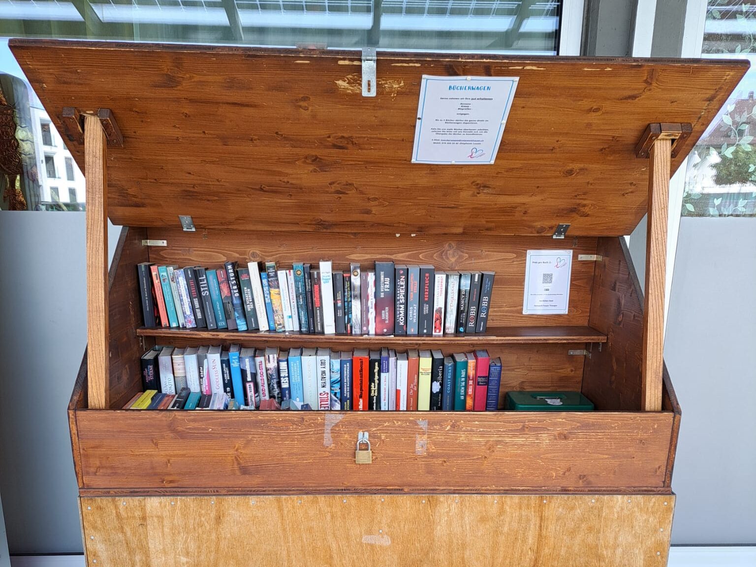 Bücherwagen